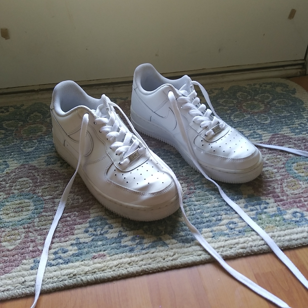 White nike air force 1s
